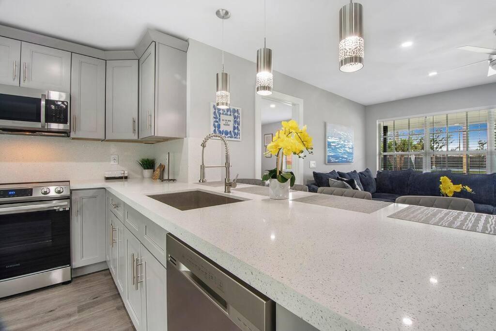 Modern Getaway Near The Beach With Room For A Boat West Palm Beach Zewnętrze zdjęcie